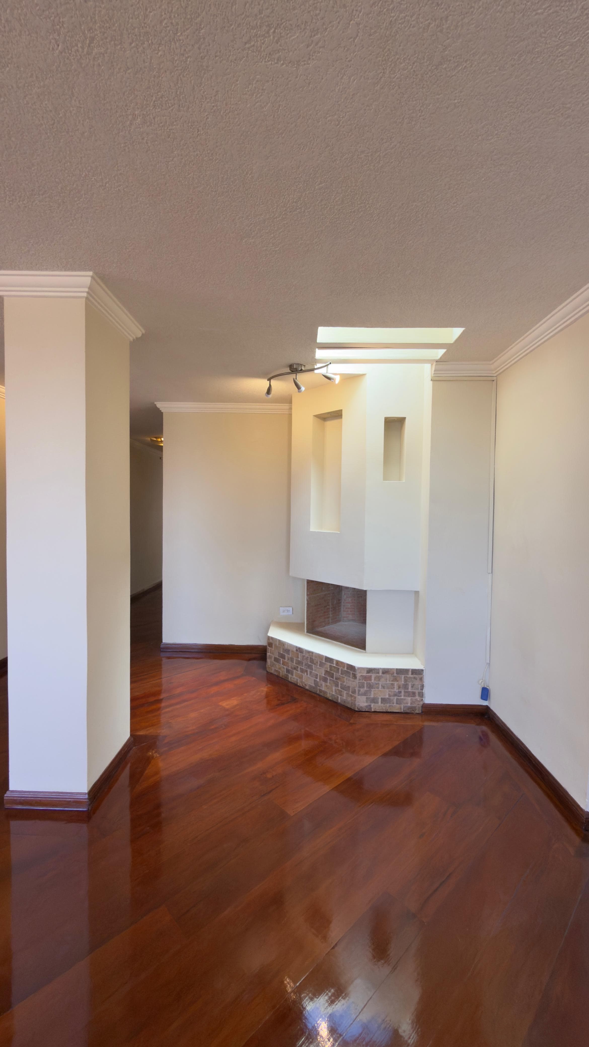 DEPARTAMENTO 3 HABITACIONES URBANIZACIÓN IÑAQUITO ALTO — foto 2